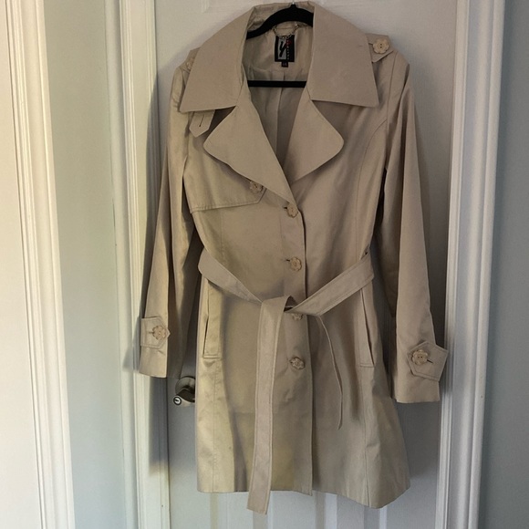 Trench Coat-size L - Picture 1 of 9